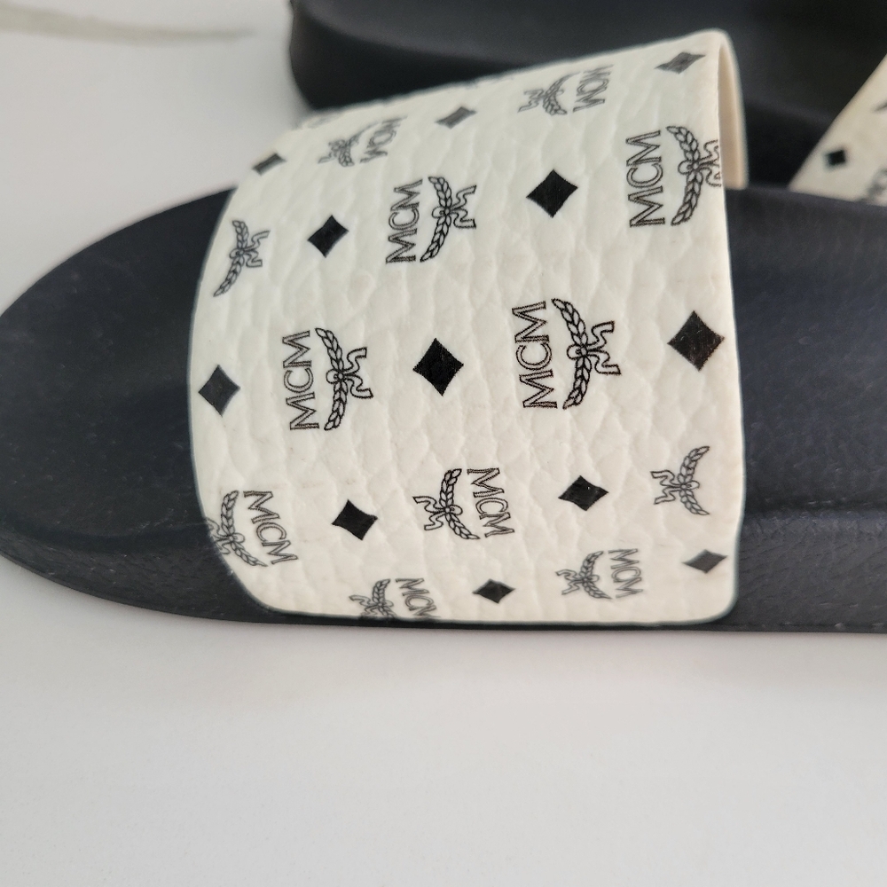 MCM Black and Cream Slides - Picture 7 of 7